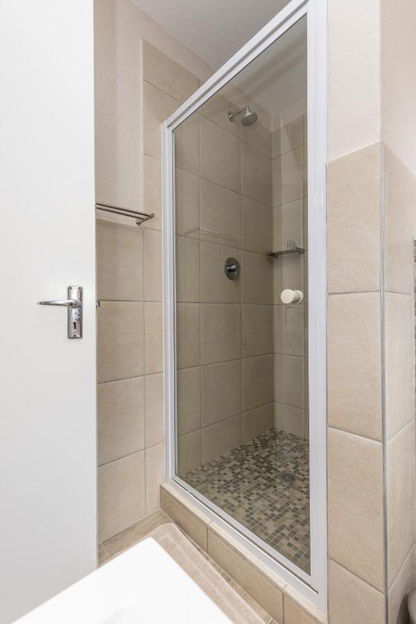 67 The Shades - Luxury Apartment In Umhlanga - Airconditioning Throughout And Inverter Durban Bagian luar foto
